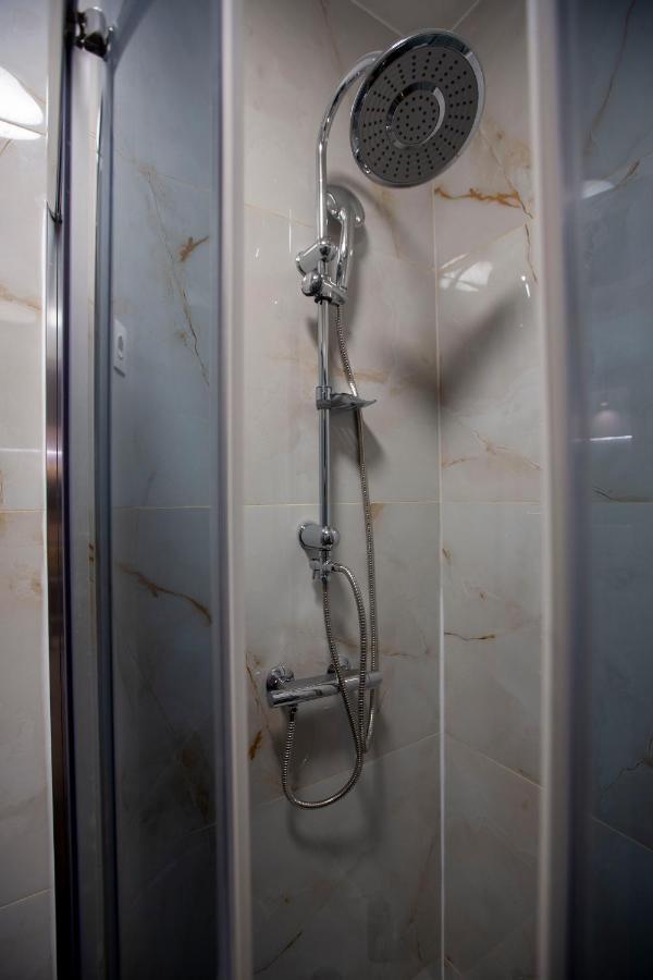 בודפשט Stylish Quentin Apartment In The King Street מראה חיצוני תמונה